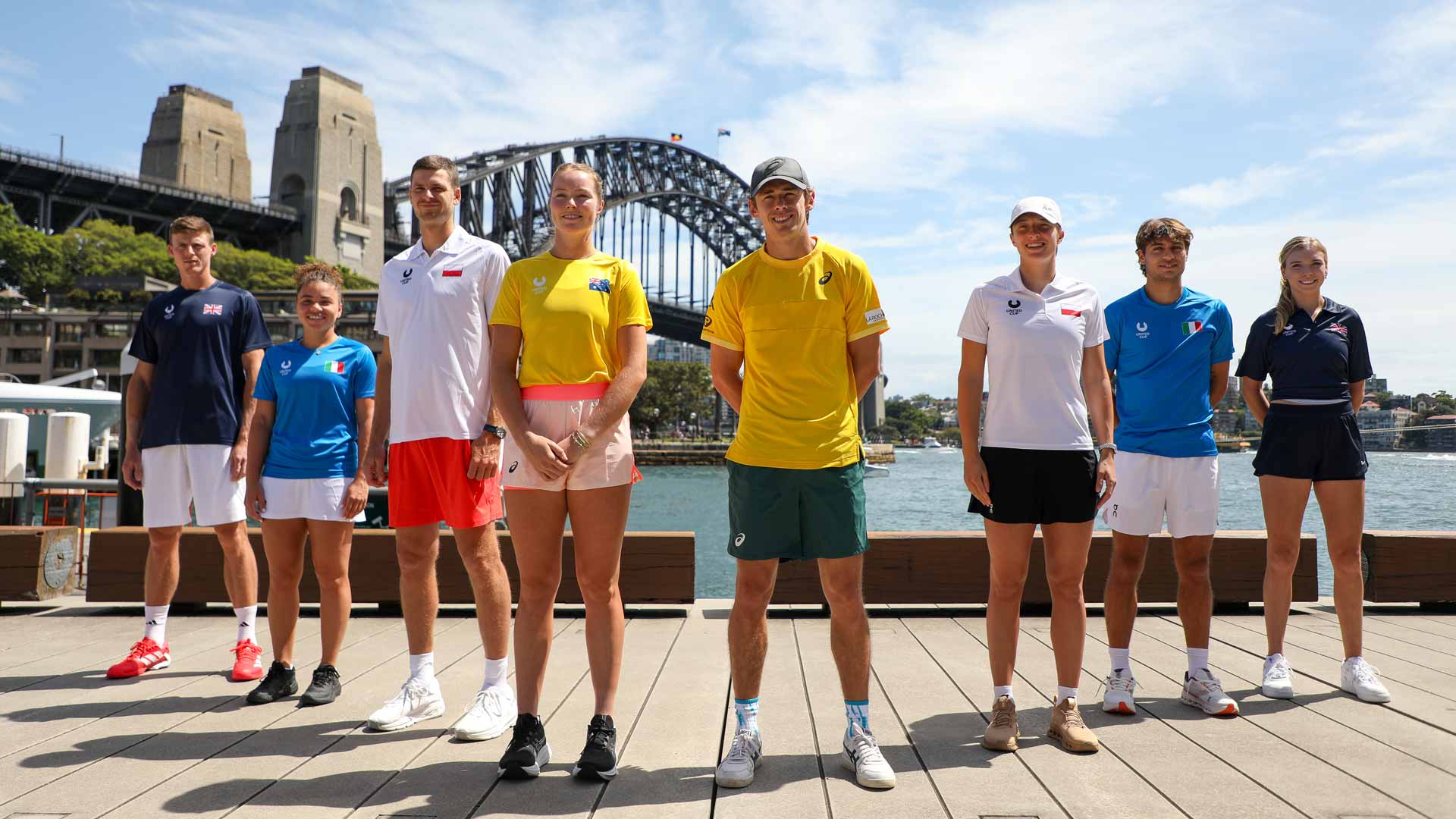 Ready to rumble: Sydney stars sightsee, set for showdown