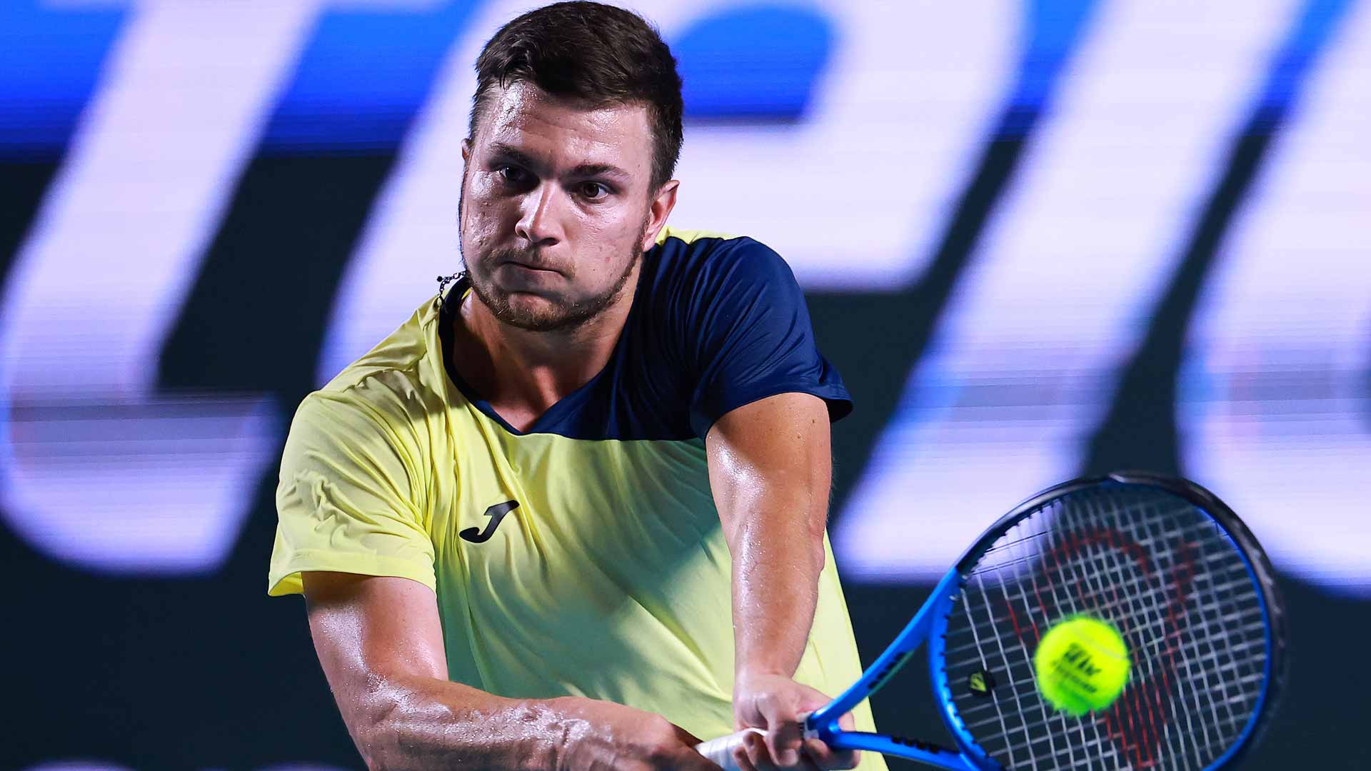 Miomir Kecmanovic stuns Alexander Zverev in a third-set tie-break in Acapulco.